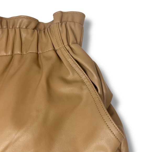 Abercrombie & Fitch Faux Leather Shorts Sz M Elastic Waist Preppy Neutral - Picture 9 of 12